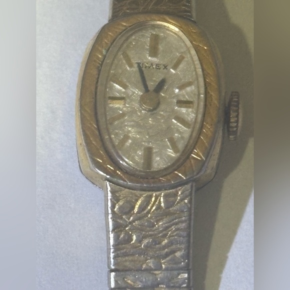Vintage women’s timex watch with adjustable strap 16mm - Picture 1 of 15